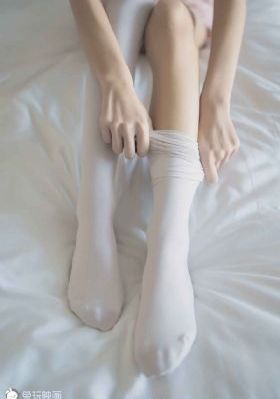 欧美真丝长裙半袖_超清免费播放