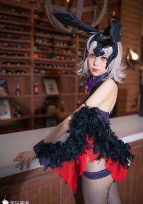 欧美美女穿乳胶衣_高清在线播放观看