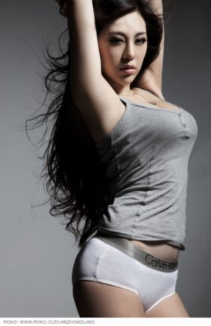 欧美白发老年女模特_成人在线观看免费